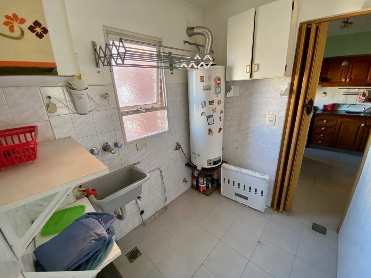 Amplio 3 Ambientes amoblado + COCHERA  - Centro San Martin. 