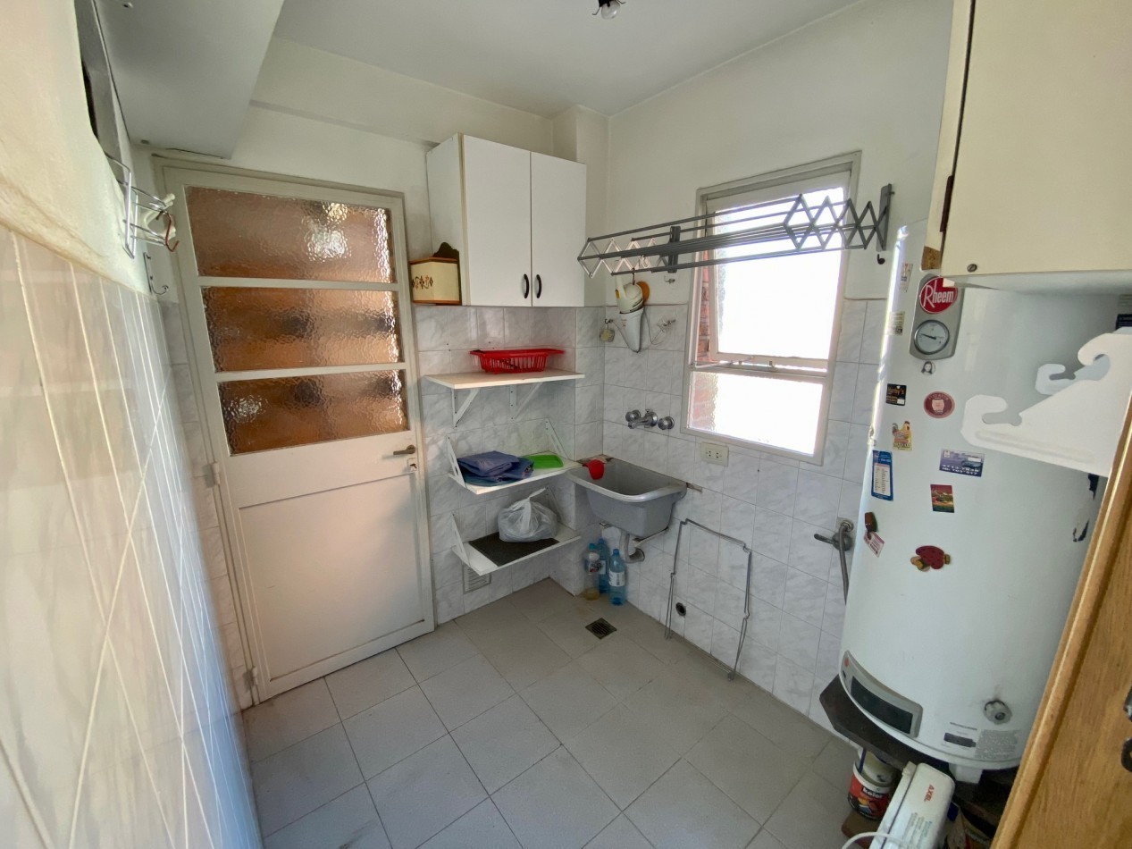 Amplio 3 Ambientes amoblado + COCHERA  - Centro San Martin. 