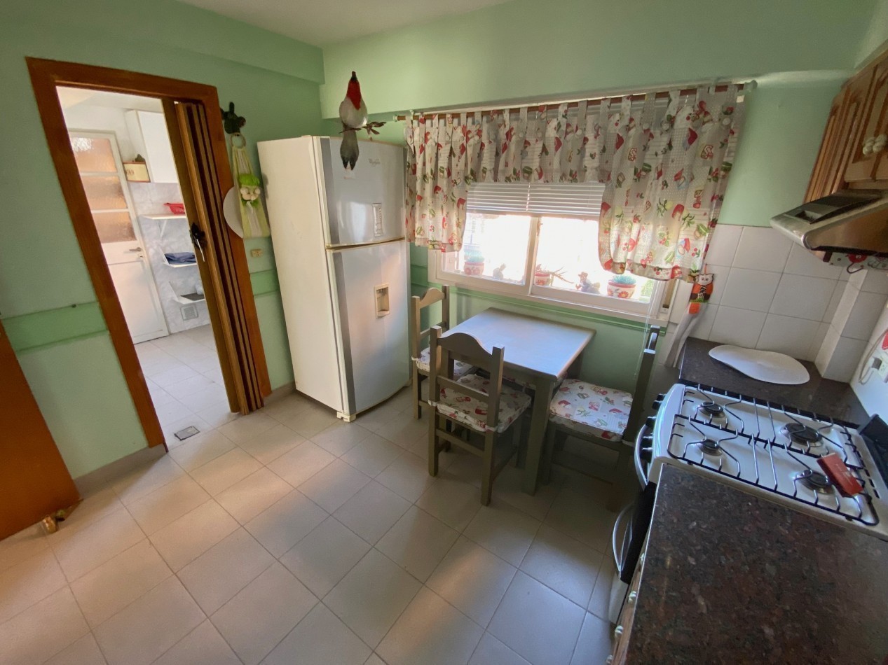 Amplio 3 Ambientes amoblado + COCHERA  - Centro San Martin. 