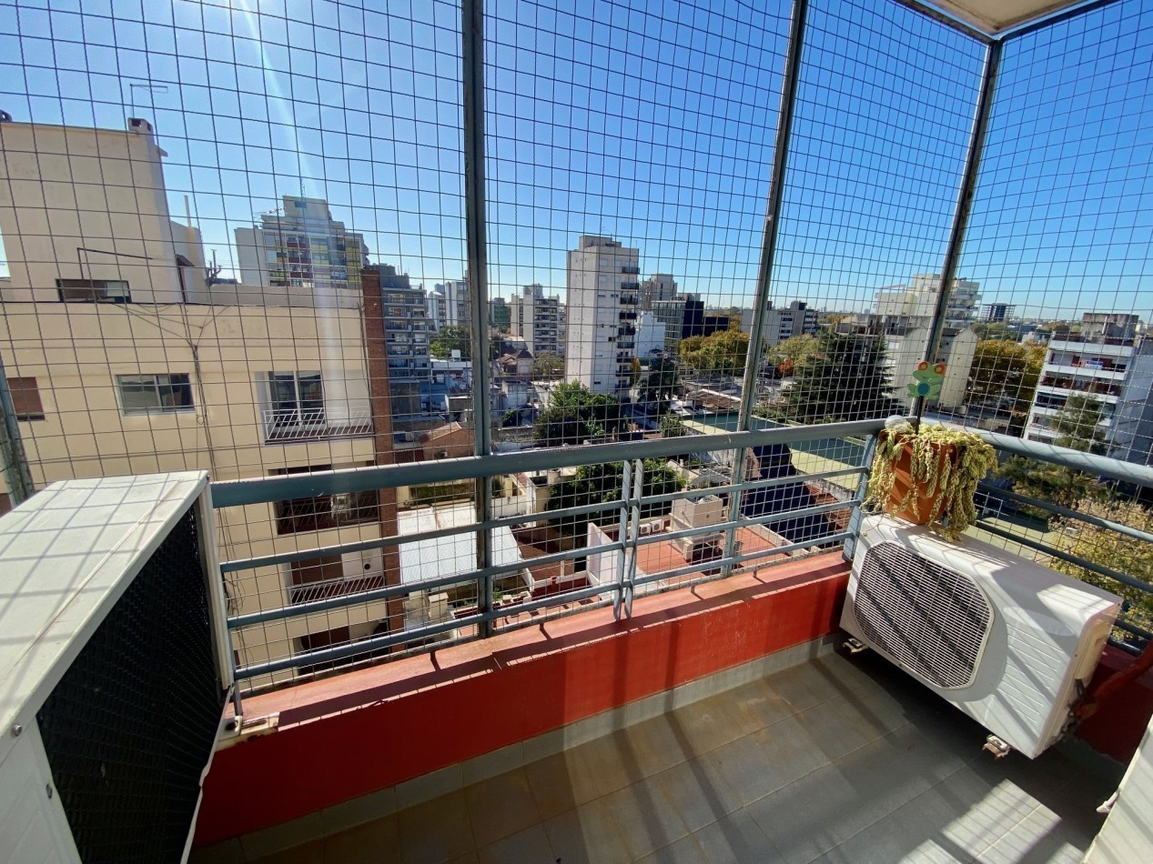 Amplio 3 Ambientes amoblado + COCHERA  - Centro San Martin. 