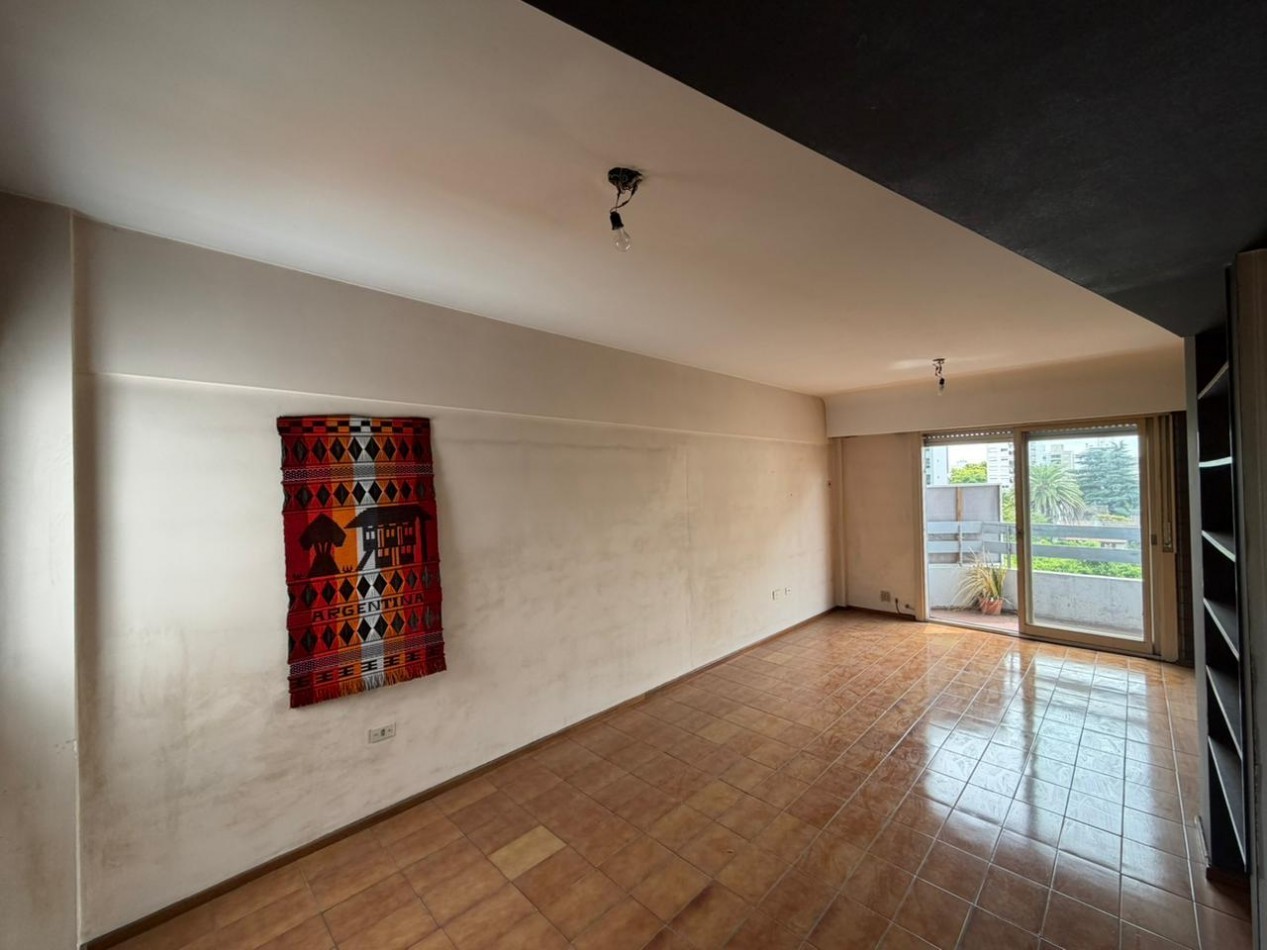 Excelente departamento semipiso de 3 ambientes con COCHERA cubierta - Centro San Martin