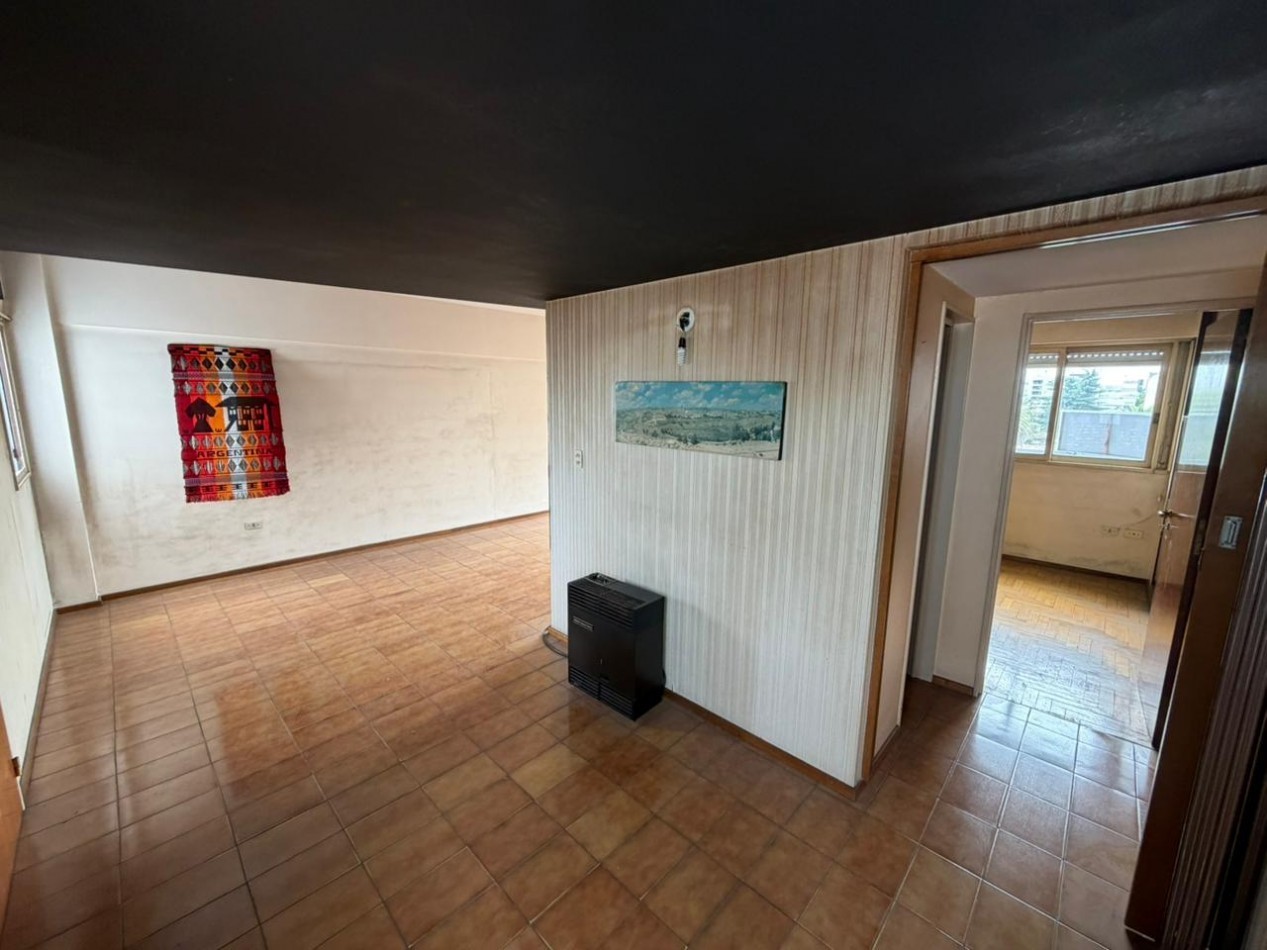 Excelente departamento semipiso de 3 ambientes con COCHERA cubierta - Centro San Martin