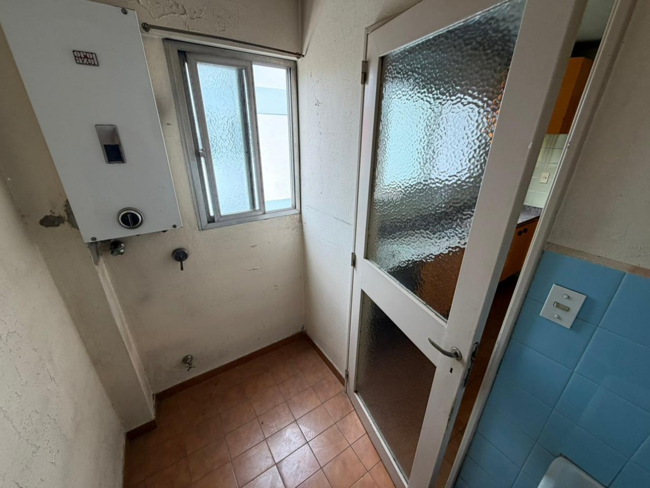 Excelente departamento semipiso de 3 ambientes con COCHERA cubierta - Centro San Martin