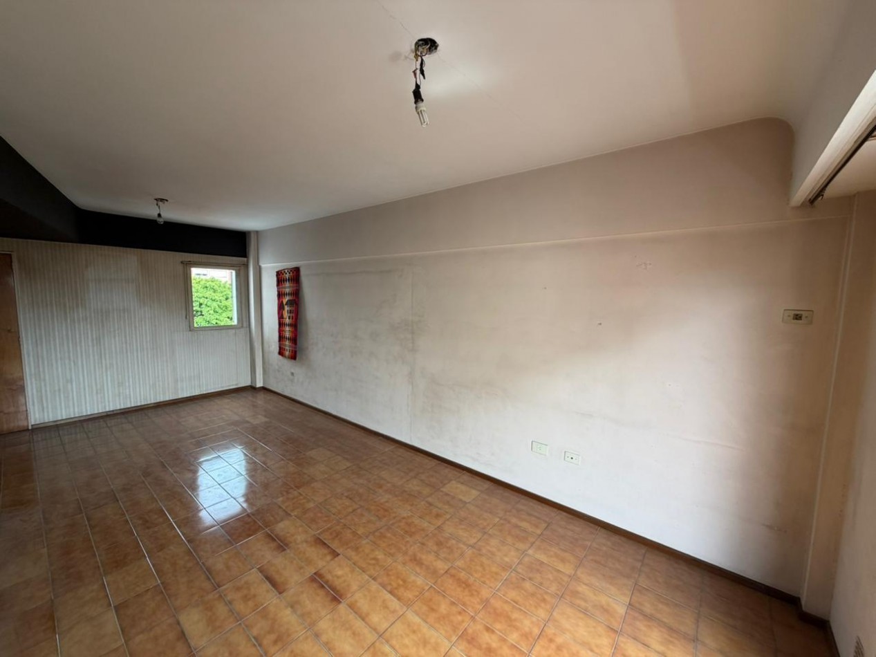 Excelente departamento semipiso de 3 ambientes con COCHERA cubierta - Centro San Martin