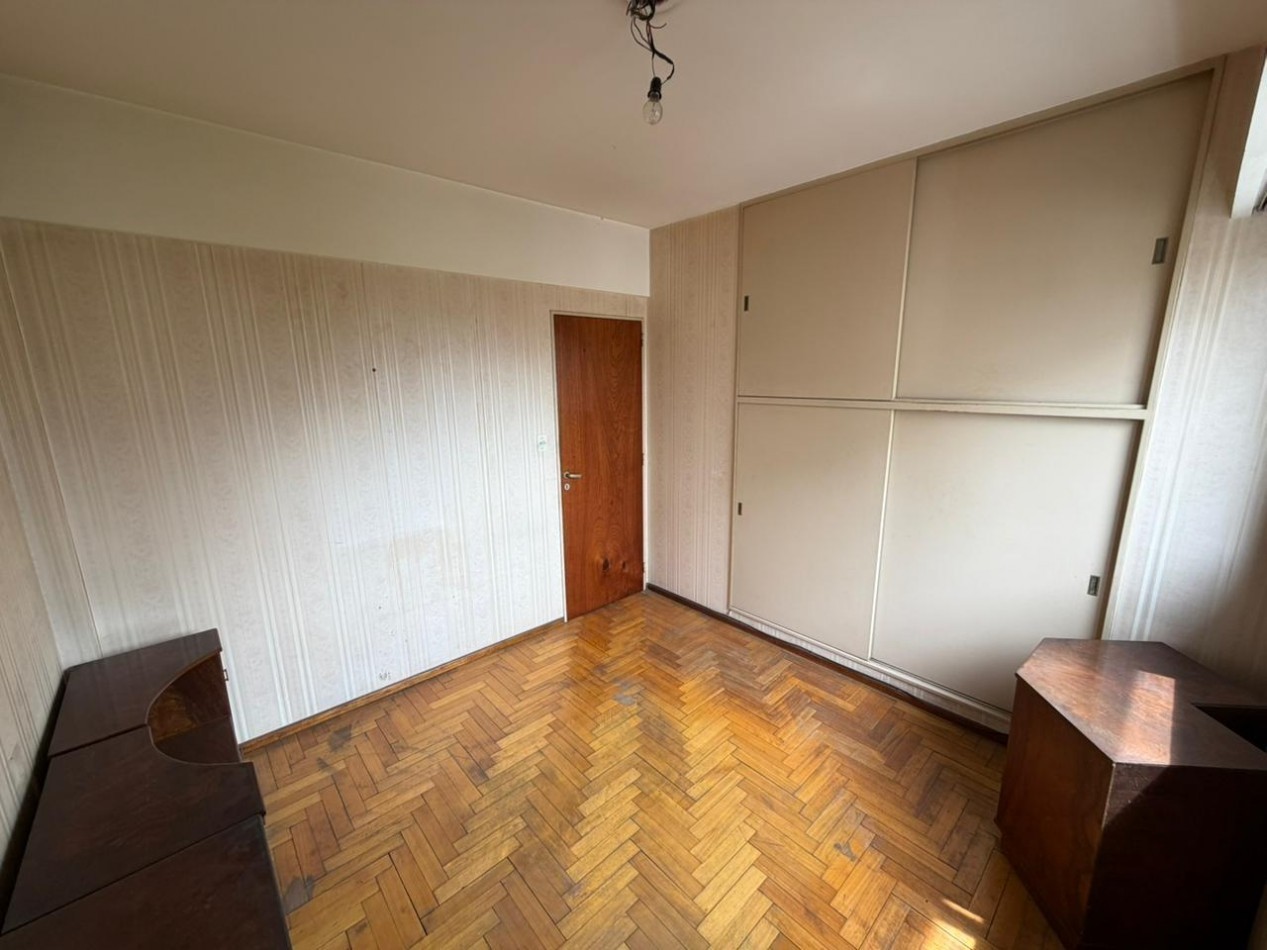 Excelente departamento semipiso de 3 ambientes con COCHERA cubierta - Centro San Martin