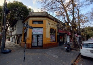 Local esquina - Centro San Martin. 