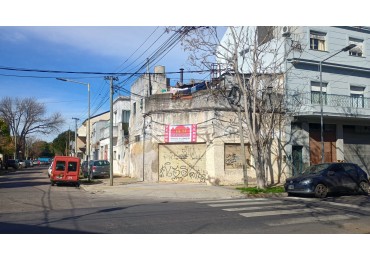 Importante esquina en venta - Villa Lynch